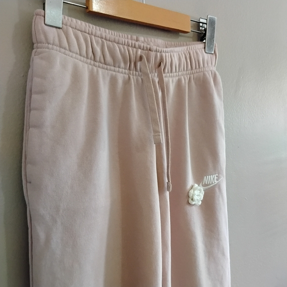 Nike Pastel Pink Jogger Sweatpants with Crochet Flower & Logo – Size XS GUC - Picture 4 of 15